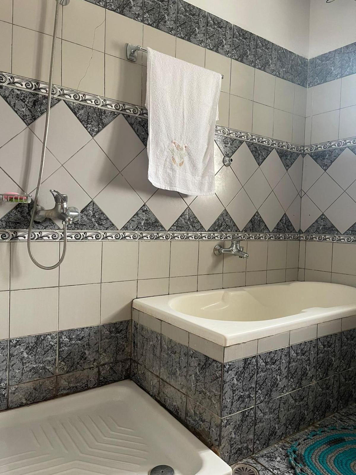 Guest House Lengo Гирокастра Экстерьер фото