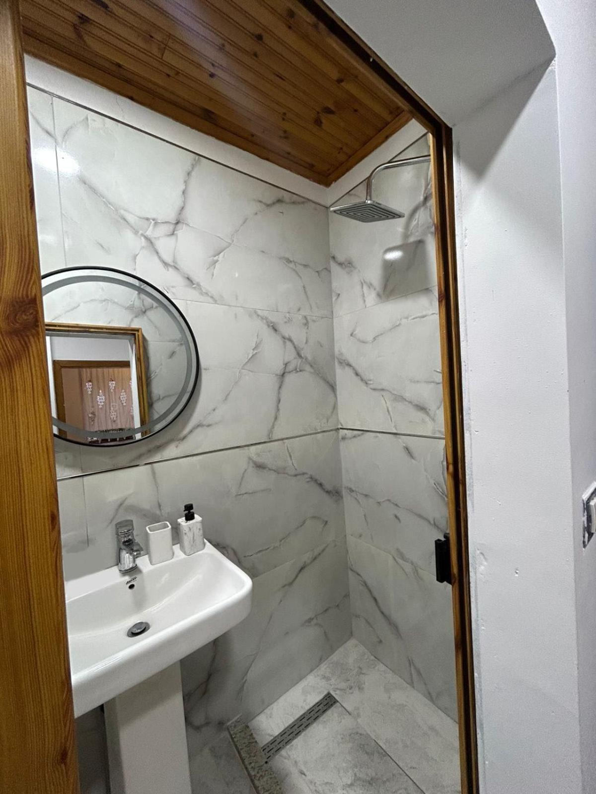 Guest House Lengo Гирокастра Экстерьер фото