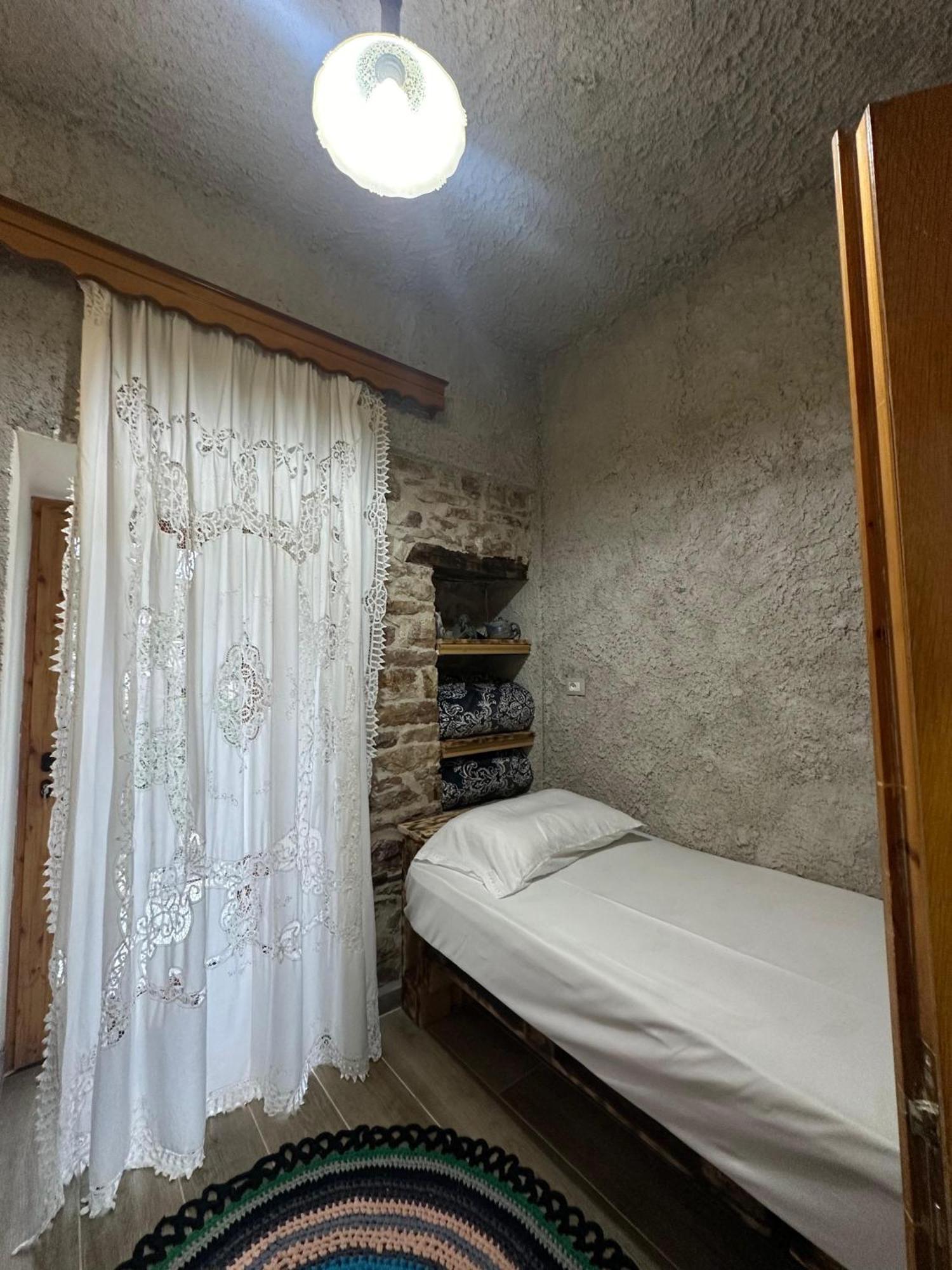 Guest House Lengo Гирокастра Экстерьер фото
